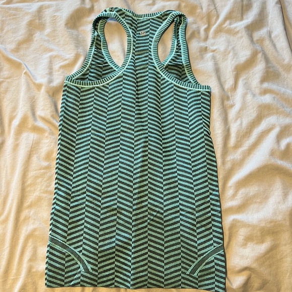 Women’s Lululemon, Size 2, Run: Swiftly Tech Racerback - Picture 2 of 2
